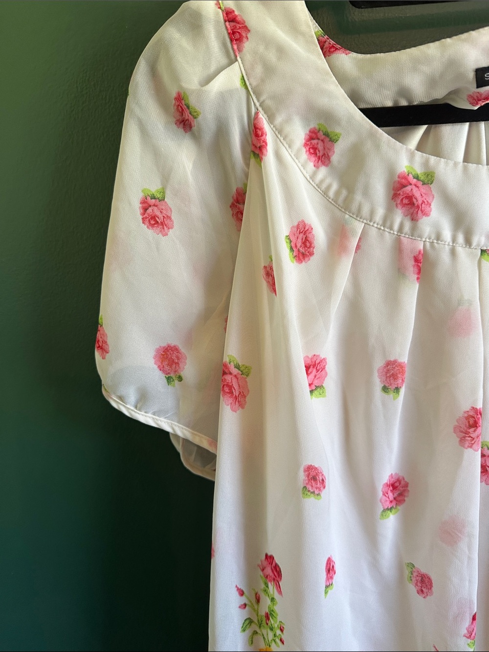 Sara Michelle Cream Top with Pink Floral Accents - Picture 4 of 8